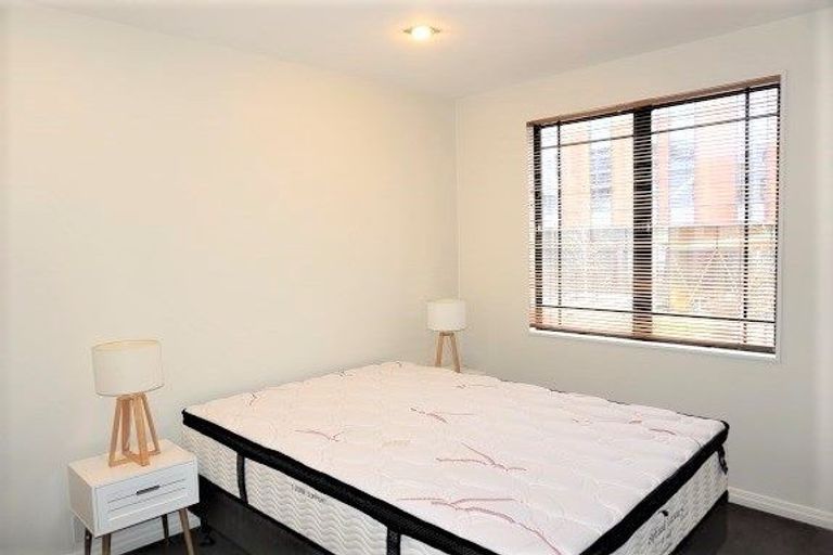 Photo of property in St James Courts, 5/77 Gloucester Street, Christchurch Central, Christchurch, 8013