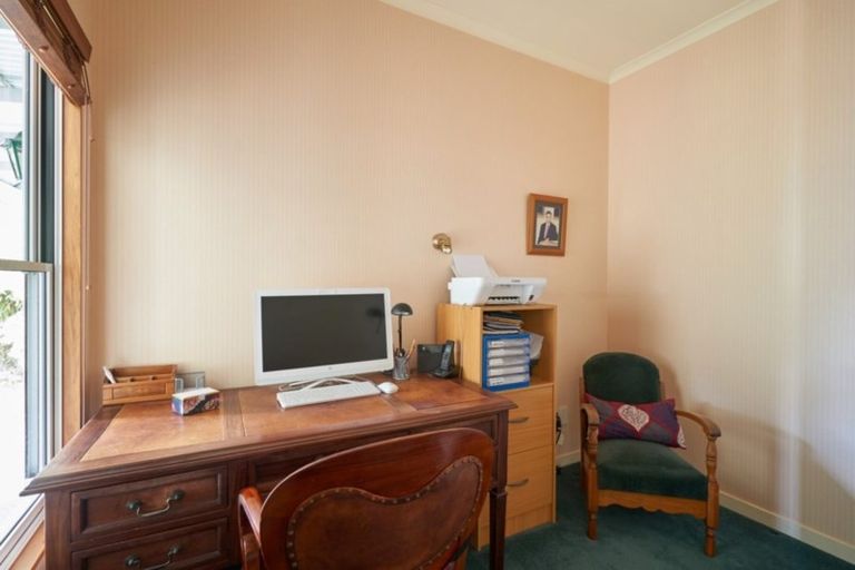 Photo of property in 23 Denholm Road, Hospital Hill, Napier, 4110