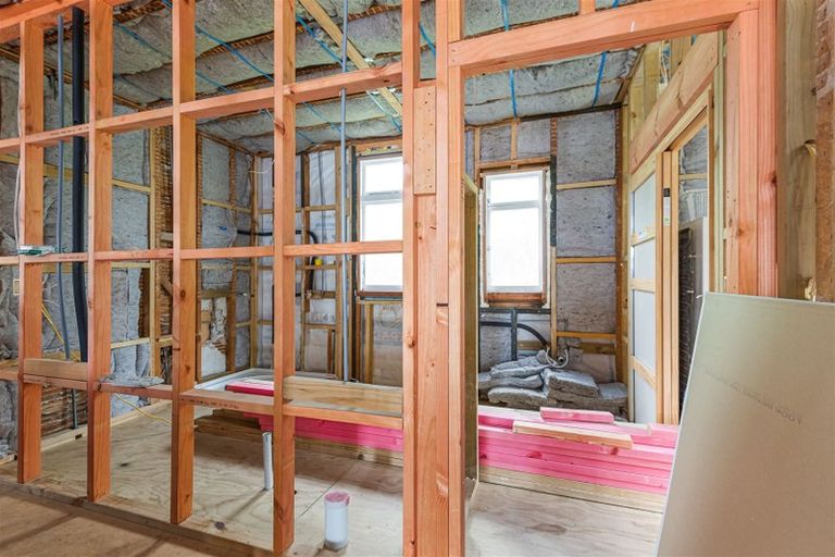 Photo of property in 61 Moncks Spur Road, Redcliffs, Christchurch, 8081