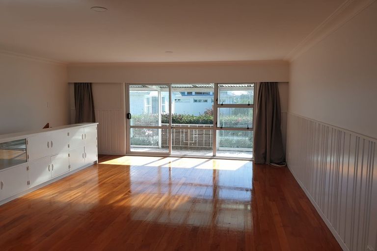 Photo of property in 3/5 Braemar Road, Castor Bay, Auckland, 0620