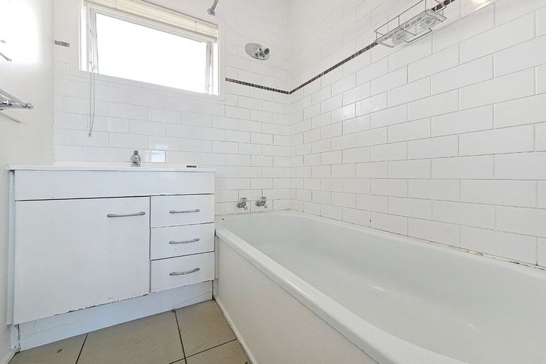 Photo of property in 1/79 Prince Regent Drive, Half Moon Bay, Auckland, 2012