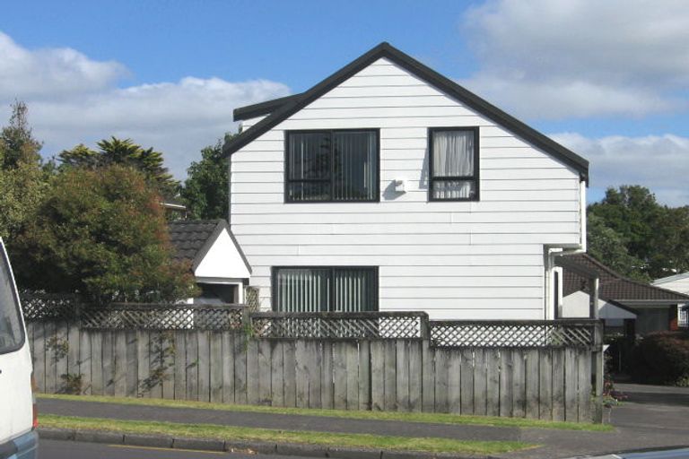 Photo of property in 3/4 Manuka Road, Glenfield, Auckland, 0629