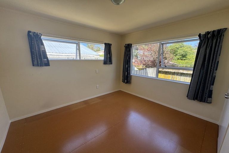 Photo of property in 72 Queens Road, Waikanae Beach, Waikanae, 5036