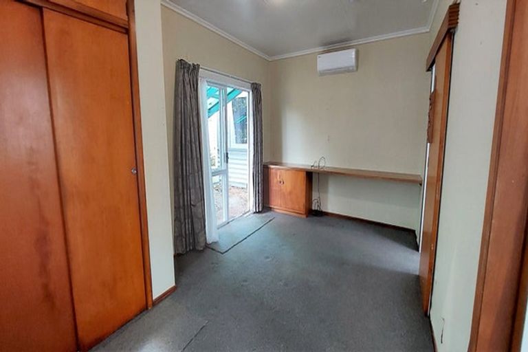 Photo of property in 88 Queenwood Road, Levin, 5510