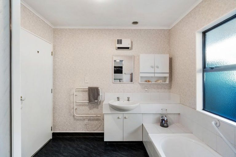 Photo of property in 2/611 Roberts Street, Hastings, 4122