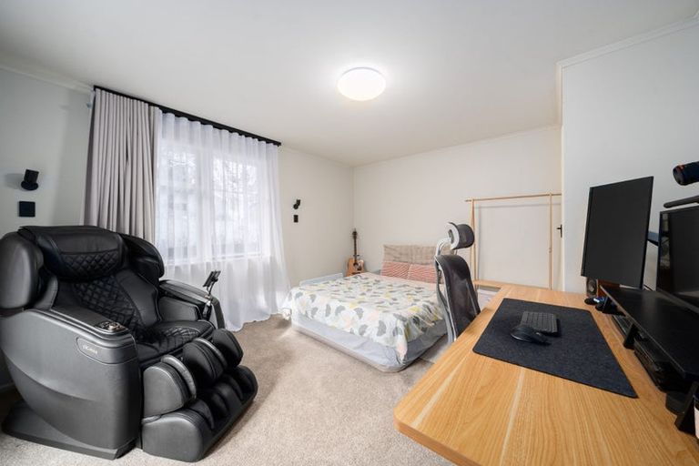 Photo of property in 73 Taylor Terrace, Tawa, Wellington, 5028