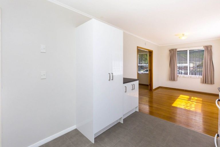 Photo of property in 11 Courtenay Road, Heretaunga, Upper Hutt, 5018