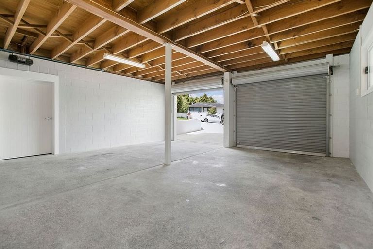 Photo of property in 1 Mchardy Place, Glenfield, Auckland, 0627