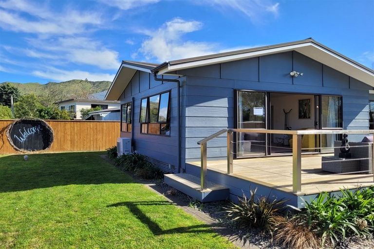 Photo of property in 15 Gillies Crescent, Waimarama, Havelock North, 4294