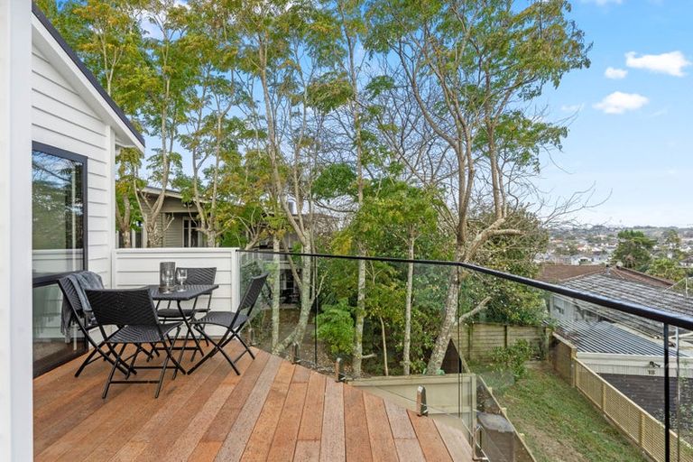 Photo of property in 2/21 Tobruk Crescent, Milford, Auckland, 0620