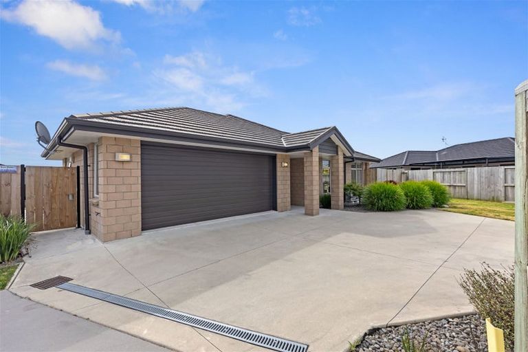 Photo of property in 21 Naeo Close, Papamoa Beach, Papamoa, 3118