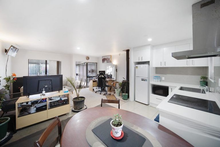 Photo of property in 178 Finlayson Avenue, Clendon Park, Auckland, 2103