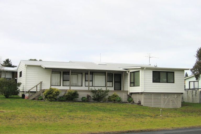 Photo of property in 5 Pioneer Crescent, Omaha, 0986