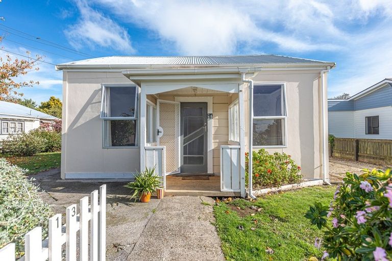 Photo of property in 13 Bear Street, Waverley, 4510