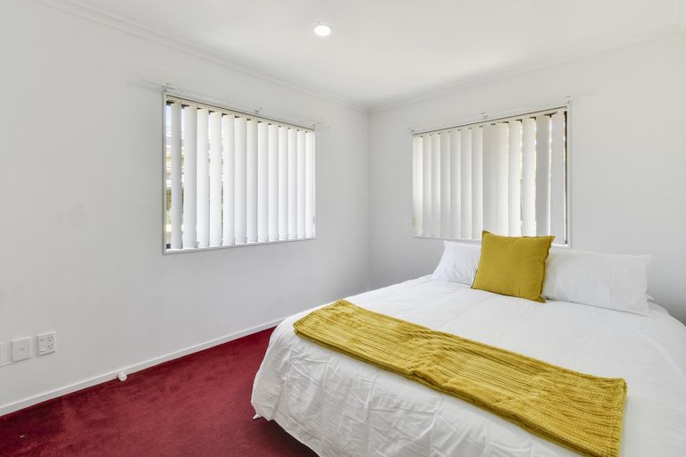 Photo of property in 1 Samara Place, Clendon Park, Auckland, 2103