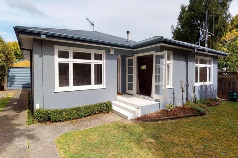 Photo of property in 118 Pahiatua Street, Hokowhitu, Palmerston North, 4410