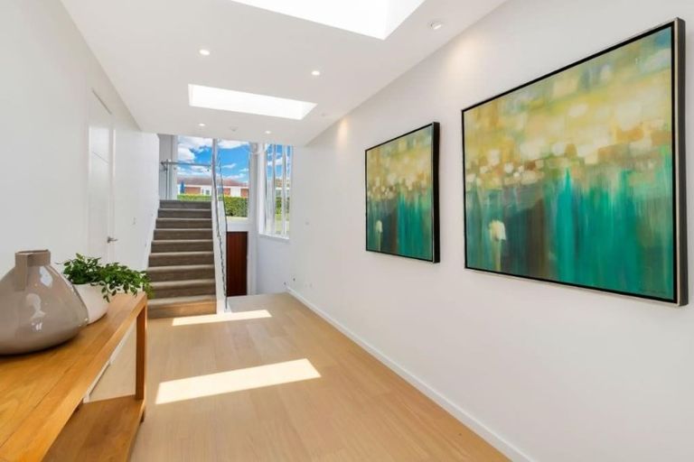 Photo of property in 19 Scarboro Terrace, Murrays Bay, Auckland, 0630