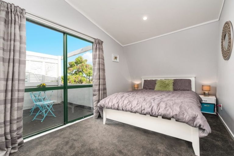Photo of property in 1/9 Barcroft Place, Clendon Park, Auckland, 2103