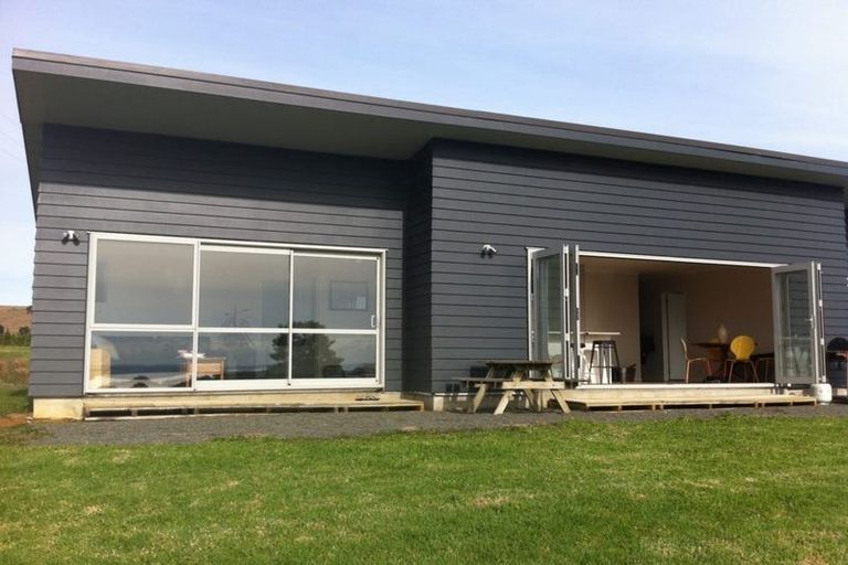 Photo of property in 3143 South Head Road, South Head, Helensville, 0874