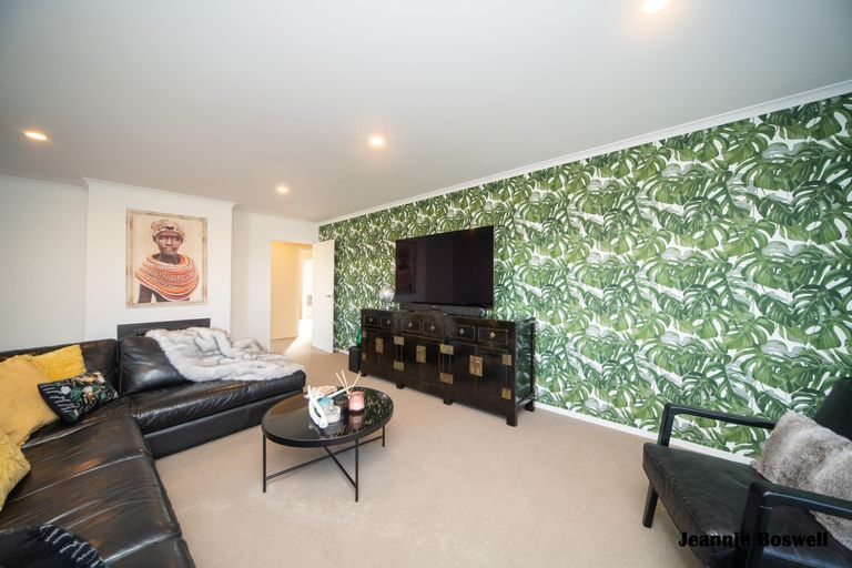 Photo of property in 8 Medallion Court, Kelvin Grove, Palmerston North, 4414