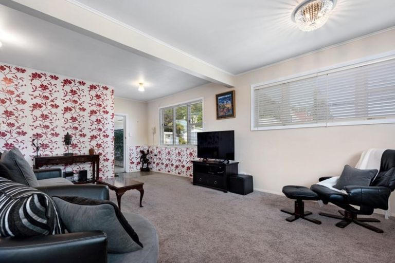 Photo of property in 1 Hawthorn Crescent, Stokes Valley, Lower Hutt, 5019