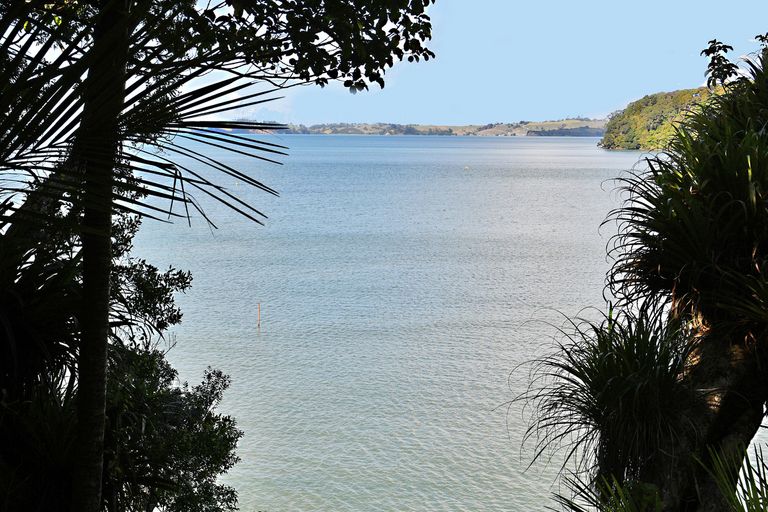 Photo of property in 10 Clinton Road, Tawharanui Peninsula, Matakana, 0986