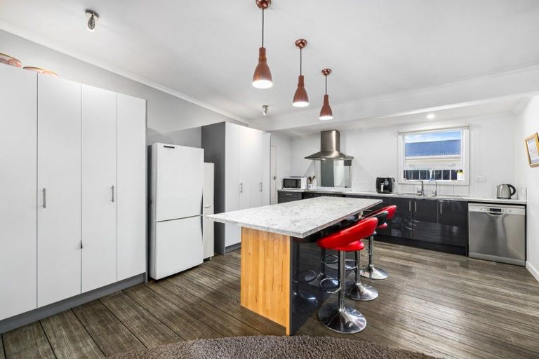 Photo of property in 24 Beach Road, Waikawa, Picton, 7220