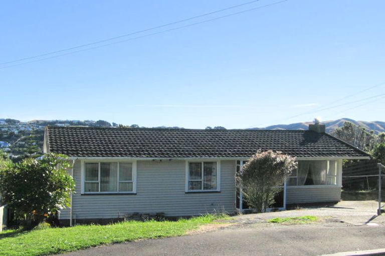 Photo of property in 16 Paparangi Crescent, Paparangi, Wellington, 6037