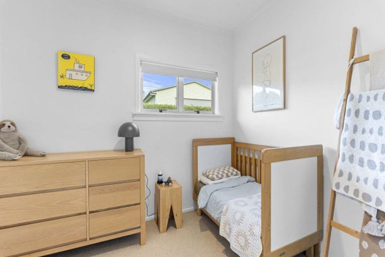 Photo of property in 37 Mcfarlane Street, Oakura, 4314