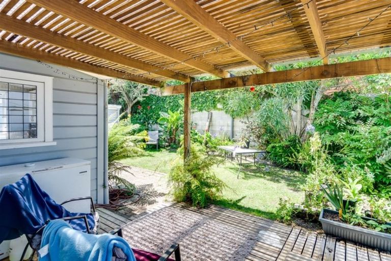 Photo of property in 11 Havelock Road, Hospital Hill, Napier, 4110