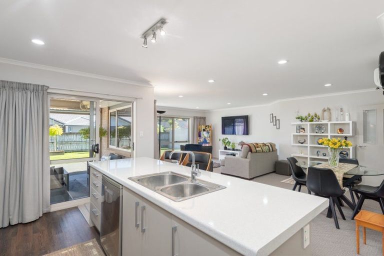 Photo of property in 10 Sunstone Crescent, Brown Owl, Upper Hutt, 5018