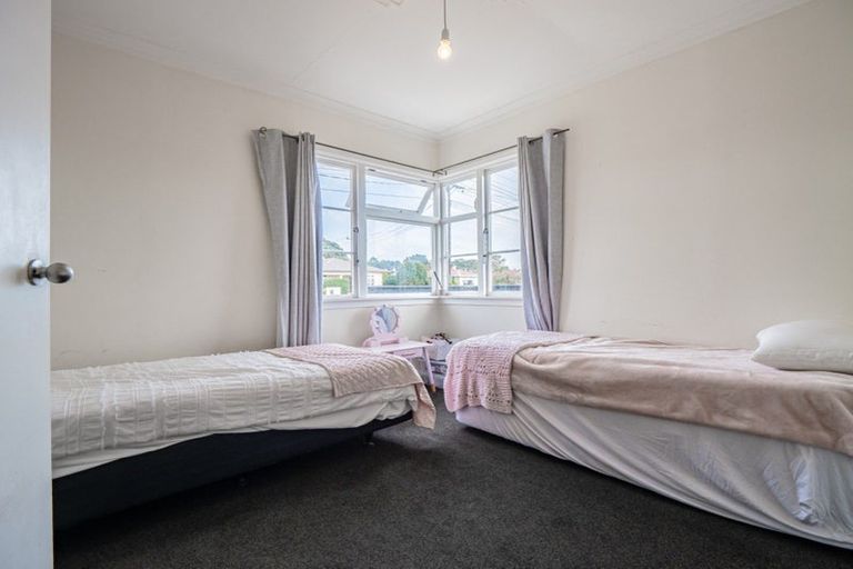 Photo of property in 15a Queens Road, Glen Avon, New Plymouth, 4312