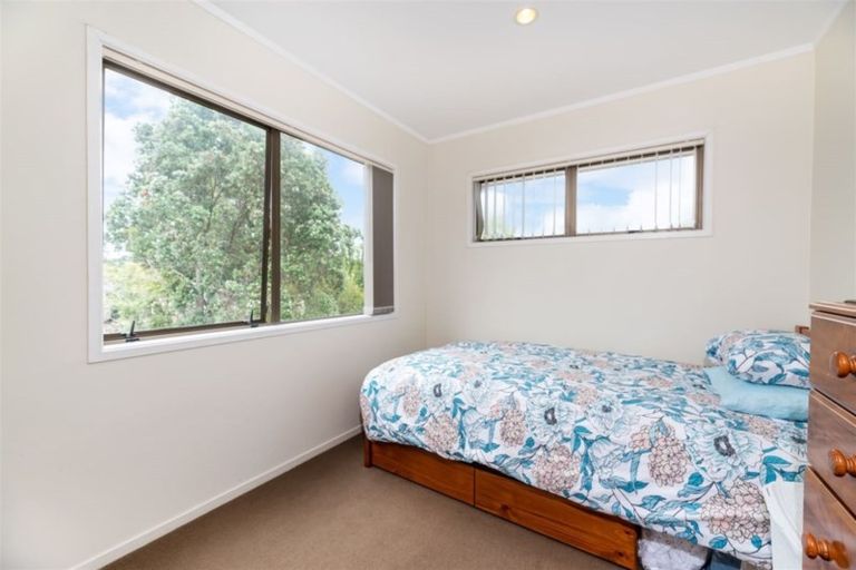 Photo of property in 92 Kemp Road, Massey, Auckland, 0614