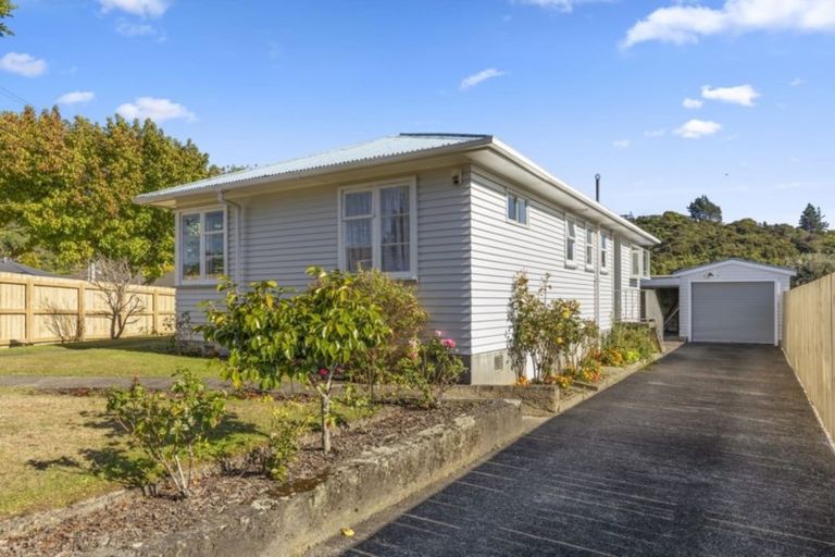 Photo of property in 22 Richard Grove, Stokes Valley, Lower Hutt, 5019