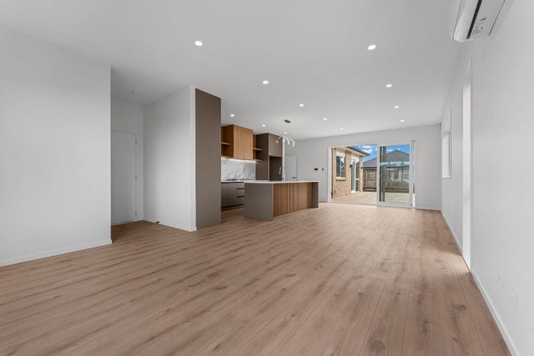 Photo of property in 33 Kaitiaki Drive, Clarks Beach, 2122