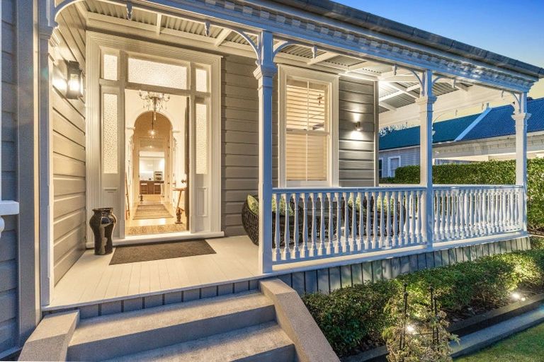 Photo of property in 58 Stanley Point Road, Stanley Point, Auckland, 0624