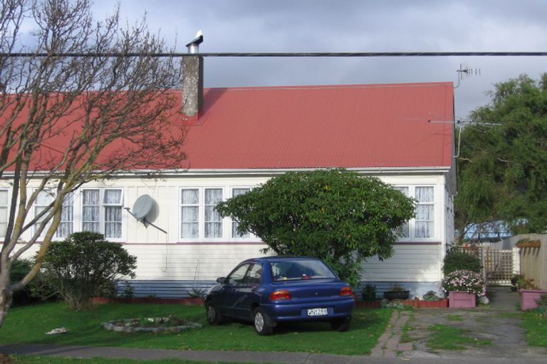 Photo of property in 108 Molesworth Street, Taita, Lower Hutt, 5011