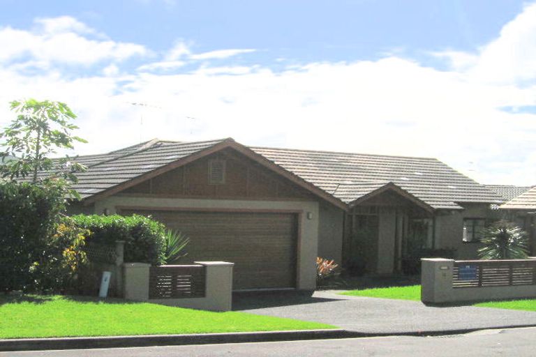 Photo of property in 32 Esther Place, Red Beach, 0932