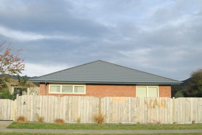 Photo of property in 98 Makarini Street, Paraparaumu, 5032