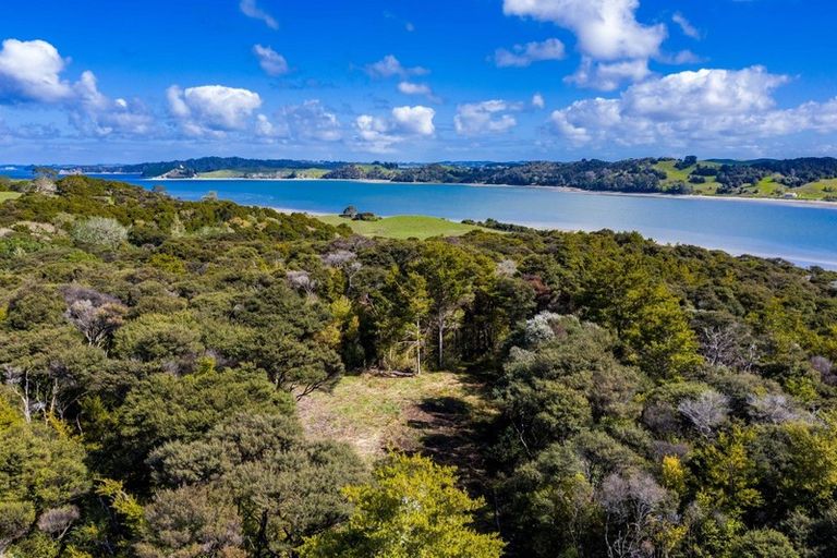 Photo of property in 239 Rangiora Road, Kaiwaka, 0573