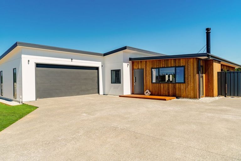 Photo of property in 2 Canal Place, Twizel, 7901