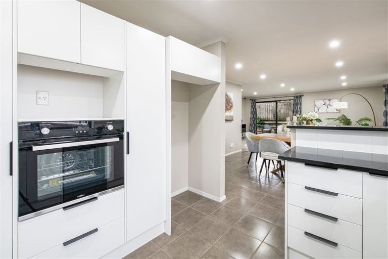 Photo of property in 348b Royal Road, Massey, Auckland, 0614