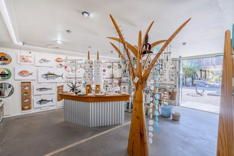 Photo of property in 24 Pye Place, Hot Water Beach, Whitianga, 3591