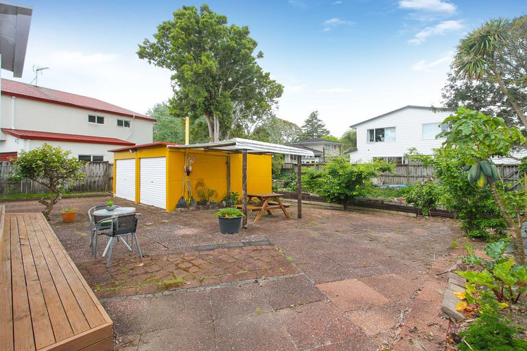 Photo of property in 27 Sylvia Road, Hillcrest, Auckland, 0627