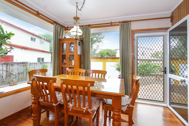 Photo of property in 27 Sylvia Road, Hillcrest, Auckland, 0627