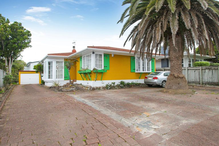 Photo of property in 27 Sylvia Road, Hillcrest, Auckland, 0627