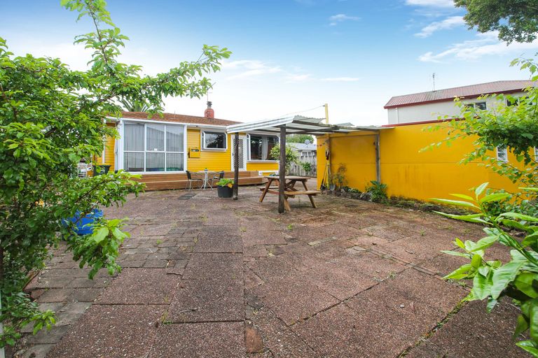 Photo of property in 27 Sylvia Road, Hillcrest, Auckland, 0627