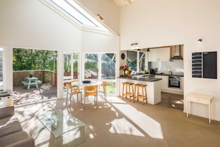 Photo of property in 6 Bank Road, Northland, Wellington, 6012