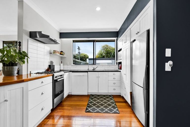 Photo of property in 5 Arthur Street, Hawera, 4674