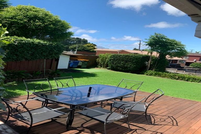 Photo of property in 83 Luckens Road, West Harbour, Auckland, 0618